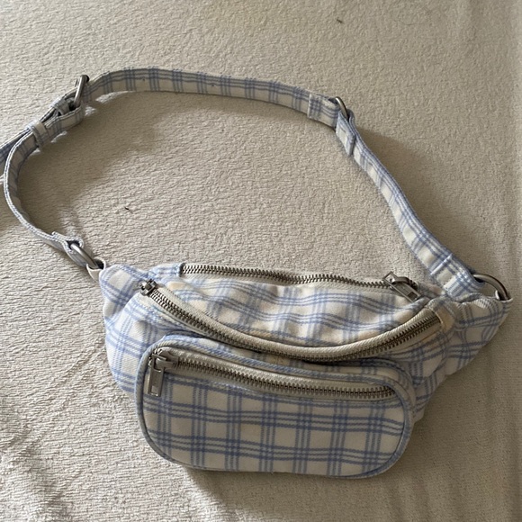 Brandy Melville cute Fanny pack - Picture 2 of 8